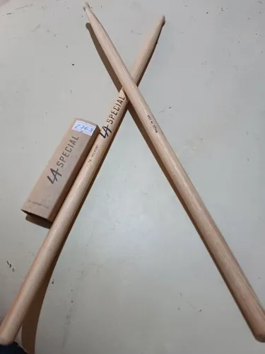 Baquetas ProMark, modelo LA Special 7A Hickory.