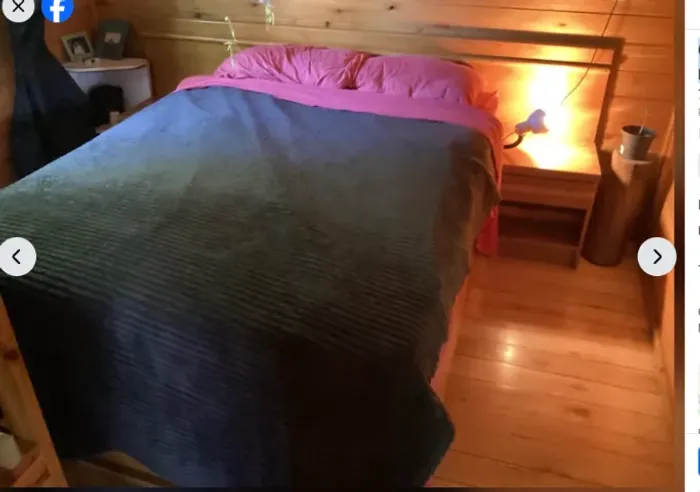 Cama de casal com cabeceira, criados mudos e gavetas