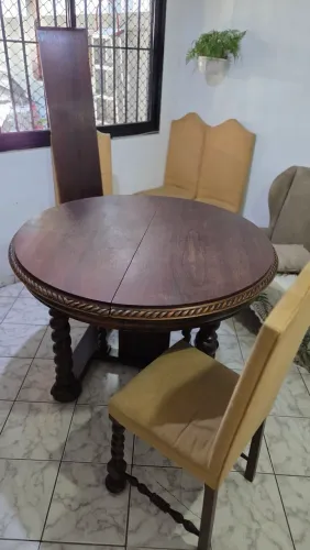 Mesa nobre em Jacarandá maciço