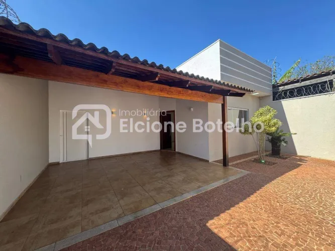 Casa Residencial para Alugar em Jardim Inconfidência, Uberlândia 200 m², 3 Quartos