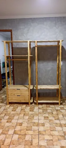 Vendo duas araras de madeira (palete)