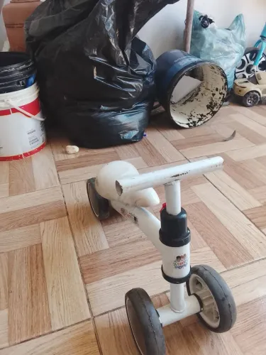 Bicicleta infantil de equilíbrio