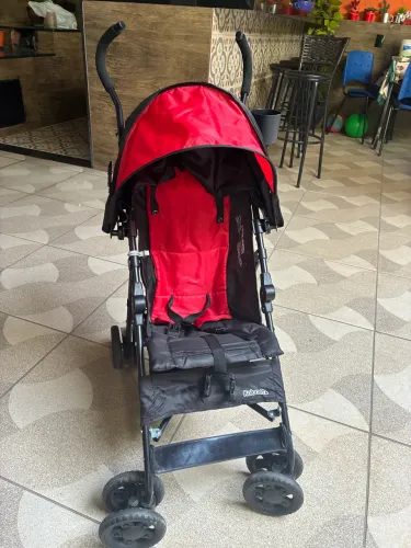Vendo carrinho de bebê estilo guarda chuva