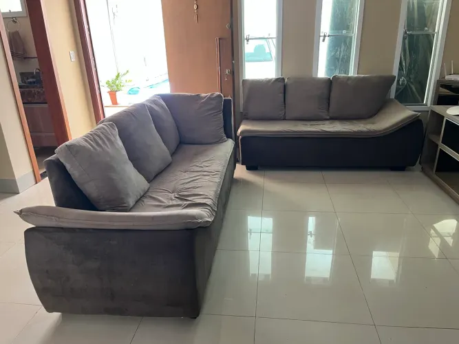 Sofá 6 Lugares em Veludo Super Confortável Excelente Estado e Ótimo Acabamento