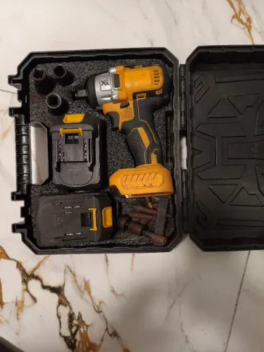 Vendo Parafusadeira e furadeira pneumática a bateria usado funcionando perfeitamente