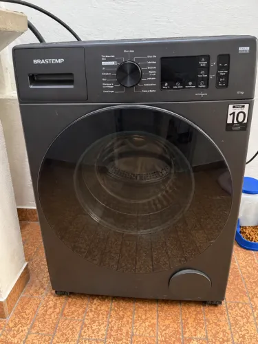 Máquina Brastemp 10kg, com motor Inverter e abertura frontal.