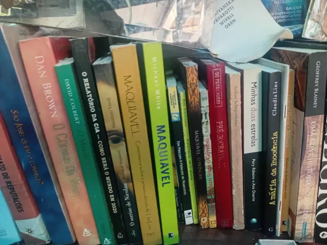 R$3 a R$10 Livros diversos p/ feriado.