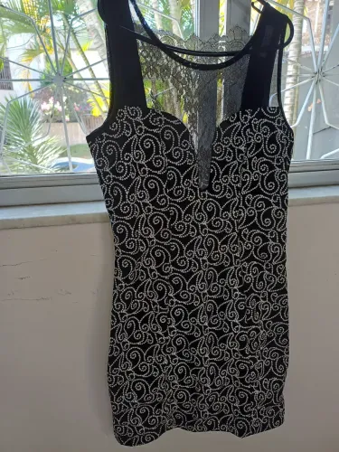 Vestido de paetê e renda M