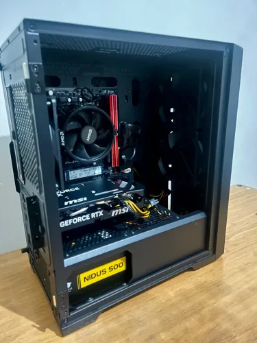 PC Gamer + RTX 5060 8GB