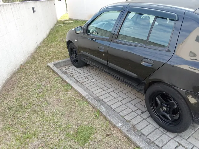 Renault Clio RT/ Privilège 1.6 16V 5P 2004