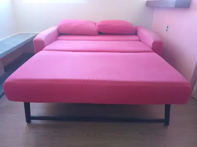 Sofá cama retrátil e confortável/ ótimo p apartamento
