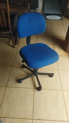 Cadeira giratória com rodinhas