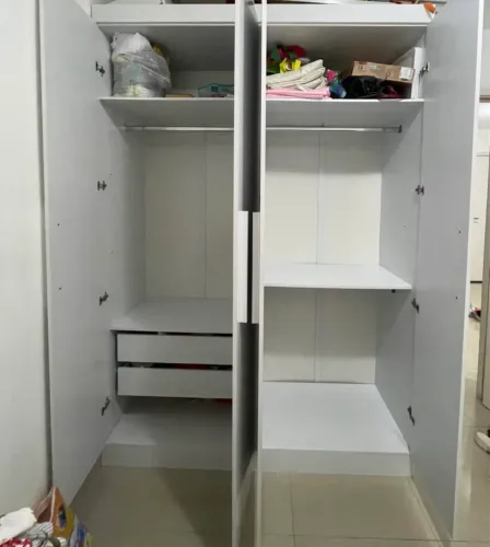 Guarda Roupa 4 portas 2 gavetas 1:63cm na Estrada da Cachamorra