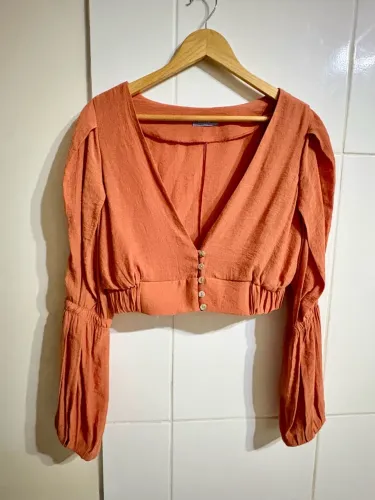 Cropped fpm blue monga longa tecido leve e fluido