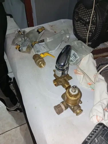Misturador para água quente e fria decol
