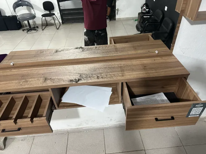 Bancada de Barbearia Completa