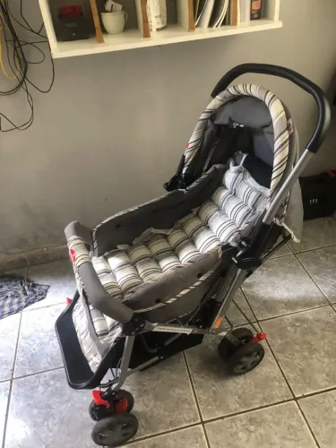 Vendo carrinho de bebê