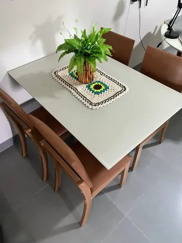 Mesa com 4 cadeiras