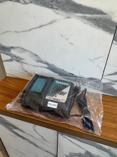 Carregador Makita 18v novo