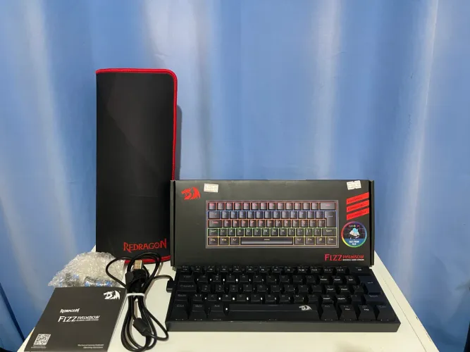 Kit Gamer Completo Redragon - Teclado Mecânico Fizz RGB + Mousepad XL + Extras