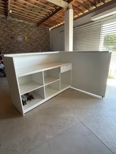 Vende-se balcão grande com 1 ano de uso 