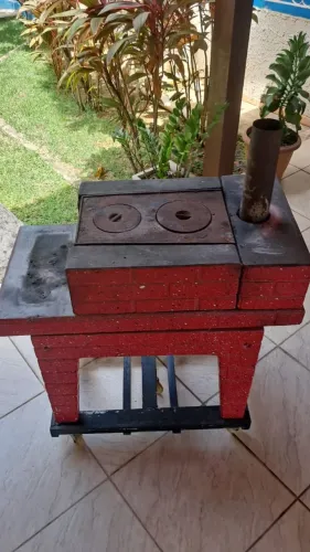 Fogão a lenha duas bocas com rodinhas