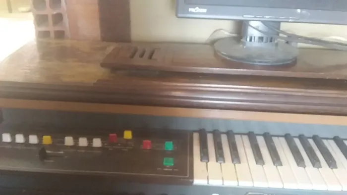 Vendo.........Piano relíquia