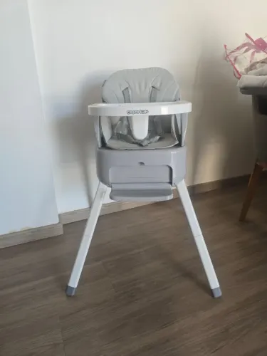 Cadeira de alimentação marca Cosco kids 