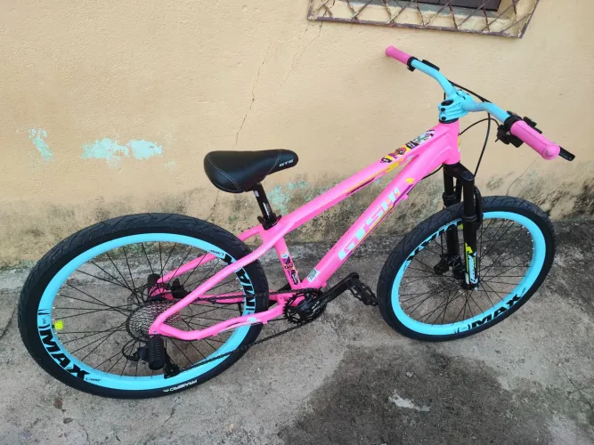 Bicicleta Aro 26 GTS Freeride Freio Hidráulico Suspensão 9v Cor Rosa e Azul