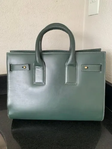 Bolsa Corello semi nova, com leves desgastes na lateral