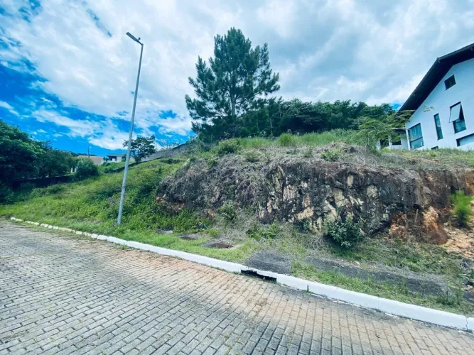 Terreno em condomínio à venda no Córrego Grande