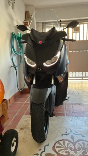 Xmax 250 azul