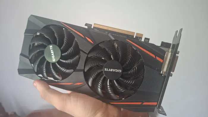 Rx 590 gigabyte 8gb