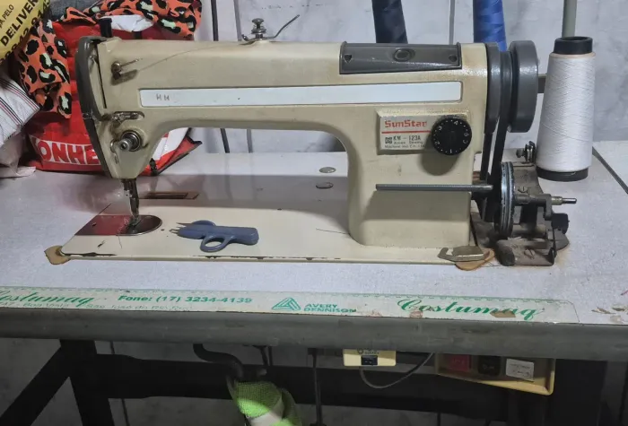 Maquina de costura reta industrial