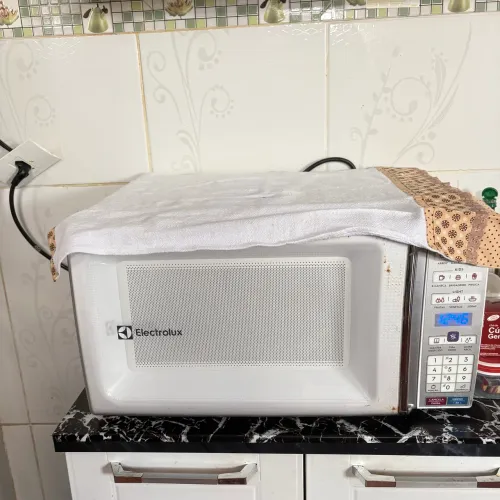 Vendo um microondas Eletrolux 32 litros