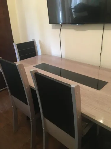 Mesa com 4 cadeiras