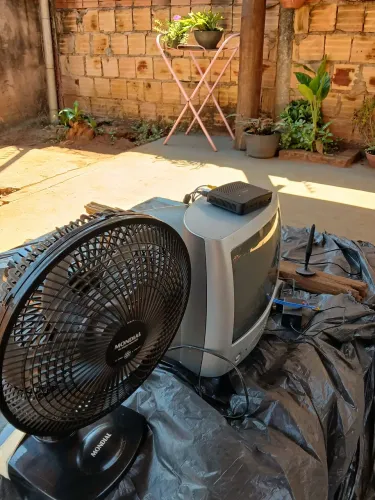 Tv 14 polegadas com conversor e antena e ventilador