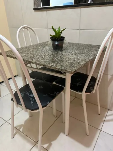 Mesa de 4 cadeiras