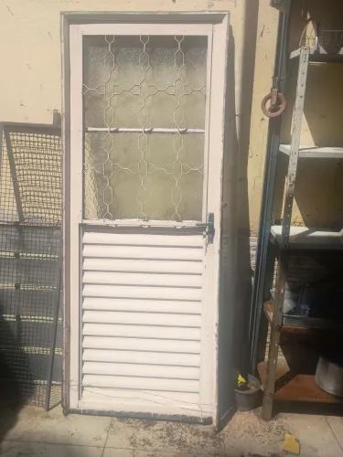 Porta de ferro com vidro com Marco e chave