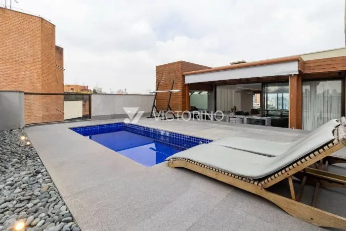 Cobertura com 367 m², 3 quartos sendo 3 suítes e 4 vagas à venda no bairro Vila Madalena.