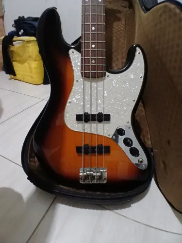 Baixo squier affinity top
