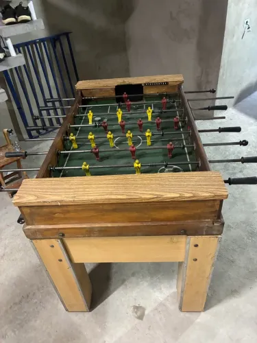 MESA DE PEBOLIM USADA