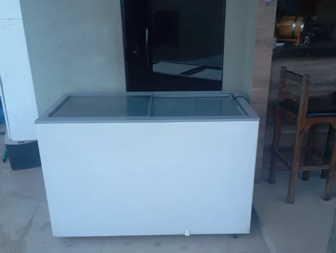 Freezer muito barato com porta de vidro, com regulagem de temperatura 