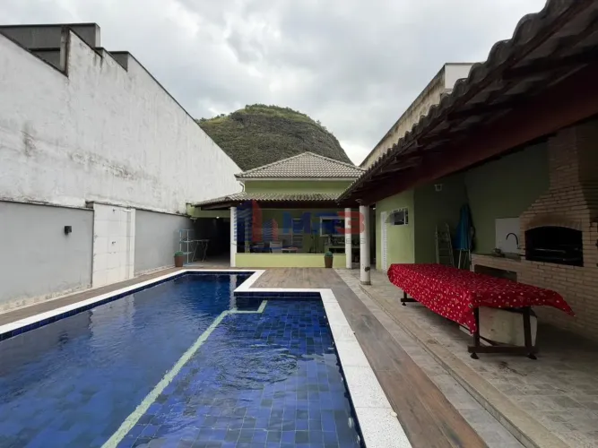 Casa ampla para venda com 4 quartos, 3 Suítes e Piscina em Taquara