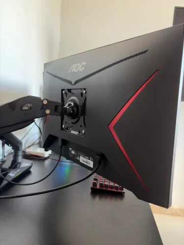 Monitor AOC hero IPS 144hz com defeito