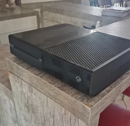 Xbox one fat 500gb (contem avarias de tempo inclusive na manete)