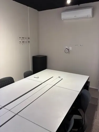 SALA PRIVATIVA MOBILIADA PARA 6 PESSOAS NO SANTA MONICA EM FLORIANÓPOLIS