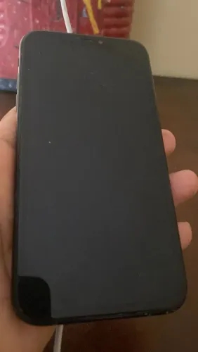 iPhone 97%  com carregador incluso 