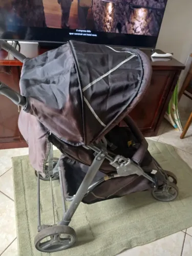 Carrinho de bebê usado