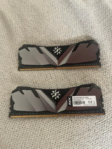 Kit Memória RAM XPG 16GB (2x8GB) DDR4 3200MHz CL16 - Usada